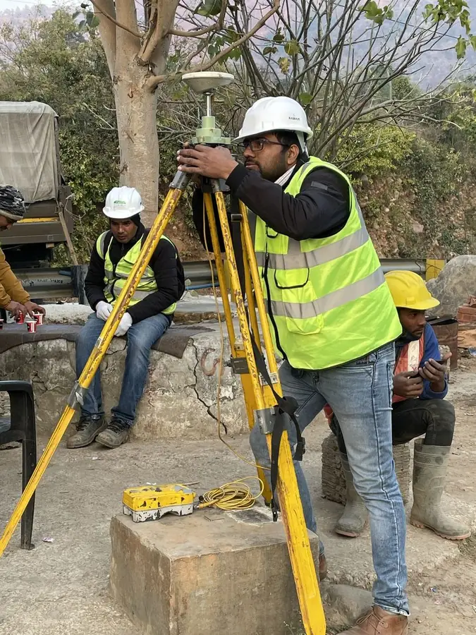 Setting-out observation over a benchmark pillar on a construction site