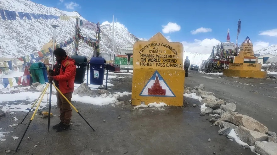 BTPL GNSS observation at Chang La, Ladakh — within the ground-truthing survey region